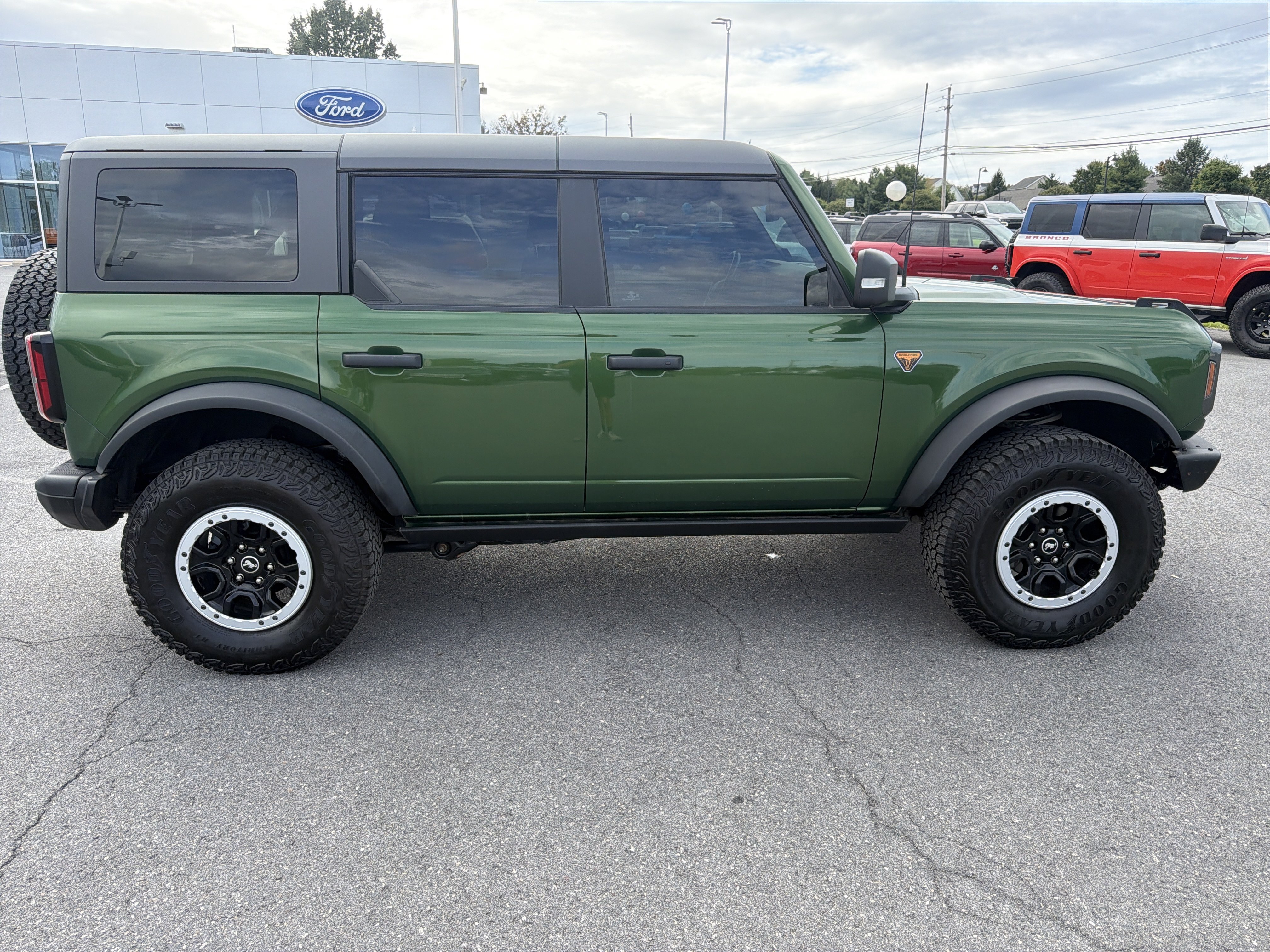 Used 2024 Ford Bronco Badlands AWD/4WD image 2