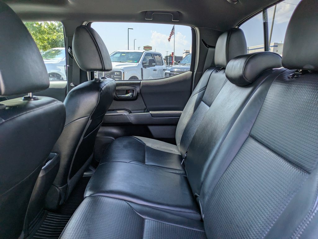 Used 2020 Toyota Tacoma TRD Sport w/ TRD Premium Sport Package AWD/4WD image 14
