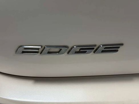 Used 2018 Ford Edge SEL w/ Equipment Group 201A FWD image 12