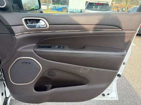Used 2015 Jeep Grand Cherokee Summit image 26