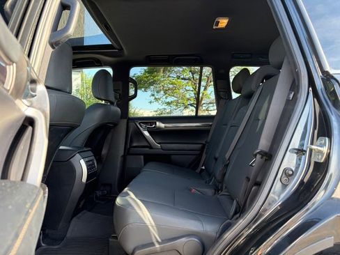 Used 2023 Lexus GX 460 Premium w/ Premium Package AWD/4WD image 10
