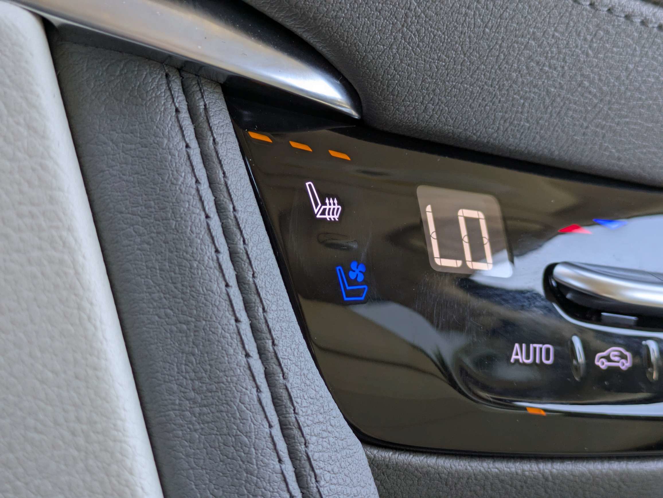 Used 2024 Cadillac XT5 Premium Luxury w/ Technology Package FWD image 30