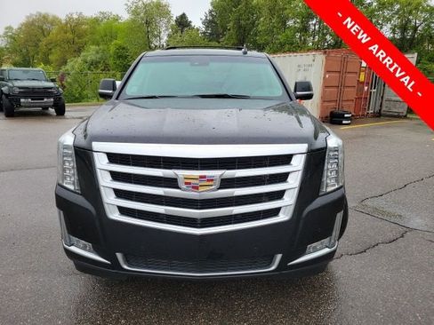 Used 2016 Cadillac Escalade Luxury AWD/4WD image 8