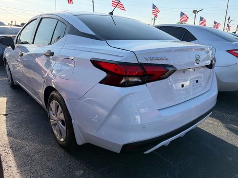 Used 2021 Nissan Versa S FWD image 3
