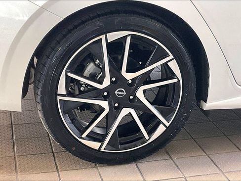 Used 2025 Nissan Sentra SR FWD image 35