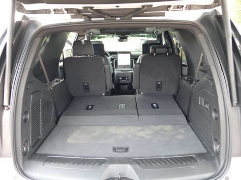 Used 2025 GMC Yukon Elevation w/ Elevation Premium Package AWD/4WD image 38