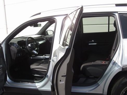 Used 2025 Mercedes-Benz GLB 250 4MATIC image 14
