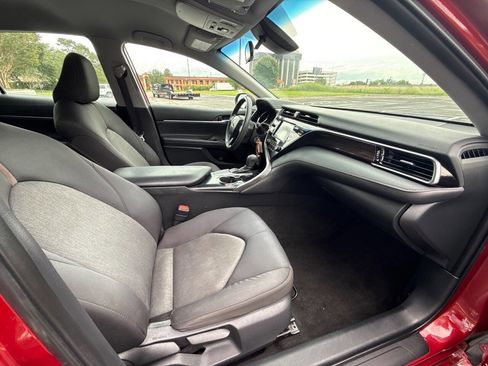 Used 2019 Toyota Camry LE FWD image 38