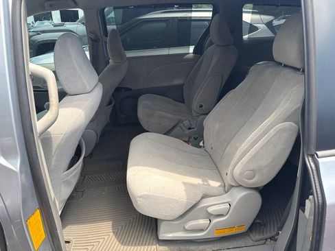 Used 2013 Toyota Sienna LE FWD image 6