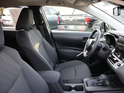 Used 2026 Toyota Corolla Cross LE image 8