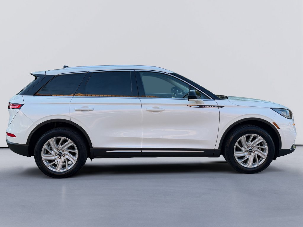 Used 2020 Lincoln Corsair FWD w/ Rear Removable Package Tray image 2