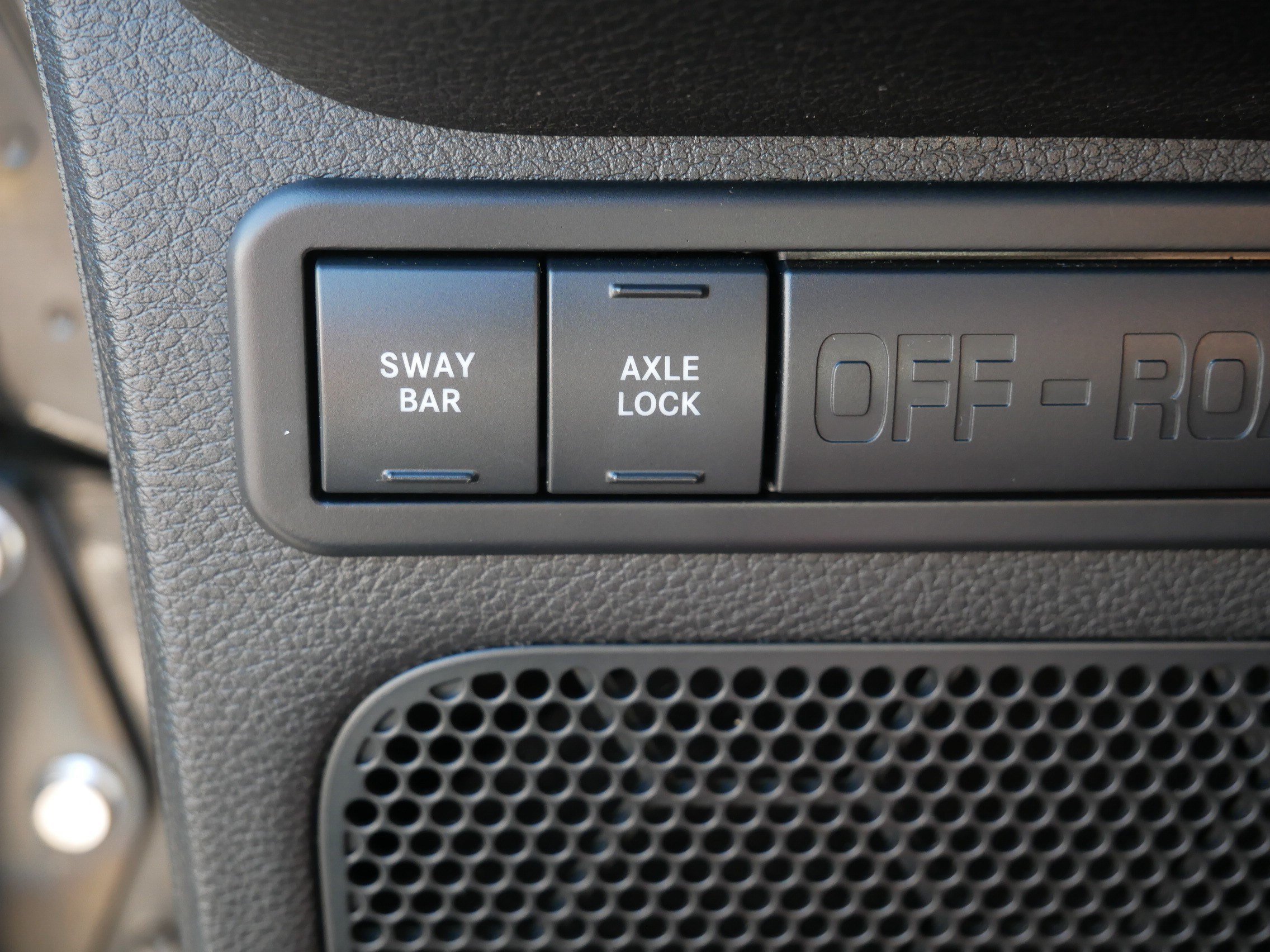 Used 2015 Jeep Wrangler Unlimited Rubicon w/ Connectivity Group AWD/4WD image 28
