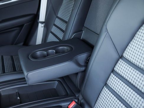 New 2025 Porsche Cayenne Turbo image 40