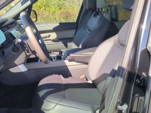 New 2026 Land Rover Range Rover SV image 18