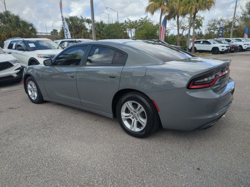 Used 2019 Dodge Charger SXT w/ Leather Interior Group image 7