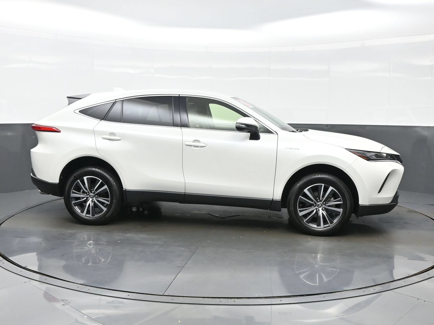 Used 2021 Toyota Venza LE AWD/4WD image 7