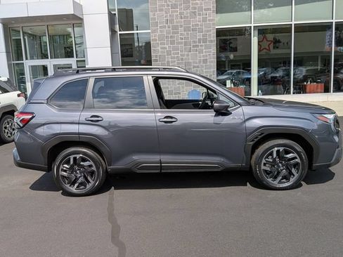 Used 2025 Subaru Forester Premium AWD/4WD image 2