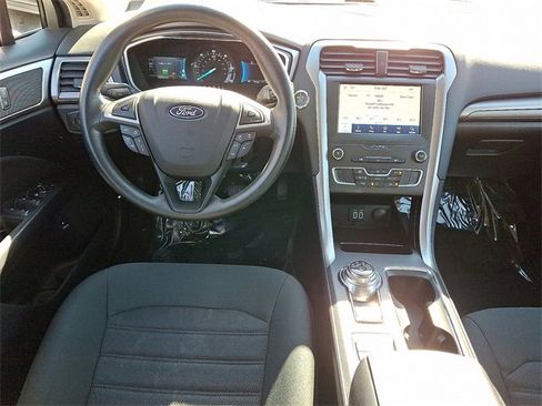 Used 2020 Ford Fusion SE image 12