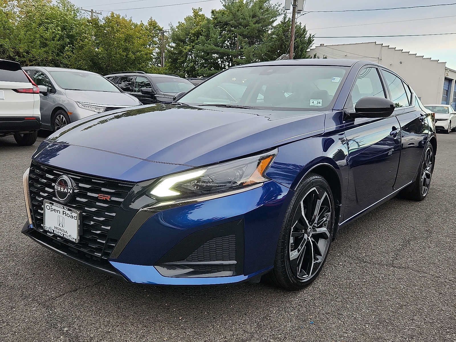 Used 2023 Nissan Altima 2.5 SR FWD image 3