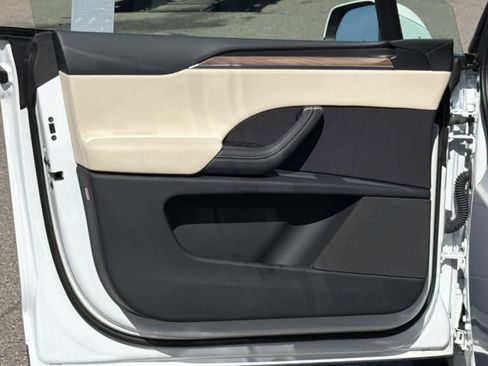 Used 2024 Tesla Model X image 23