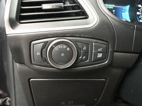 Used 2022 Ford Edge Titanium w/ Equipment Group 301A AWD/4WD image 32