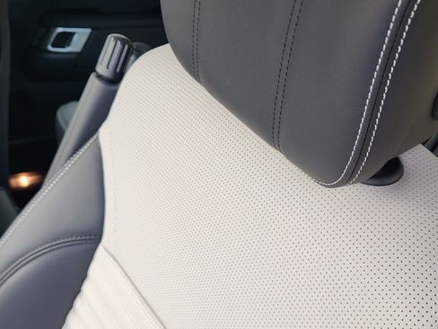 New 2026 Land Rover Discovery Limited Edition AWD/4WD image 10