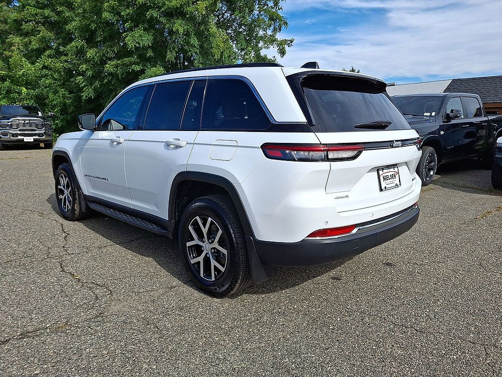 Used 2025 Jeep Grand Cherokee Limited w/ Trailer Tow Package AWD/4WD image 28