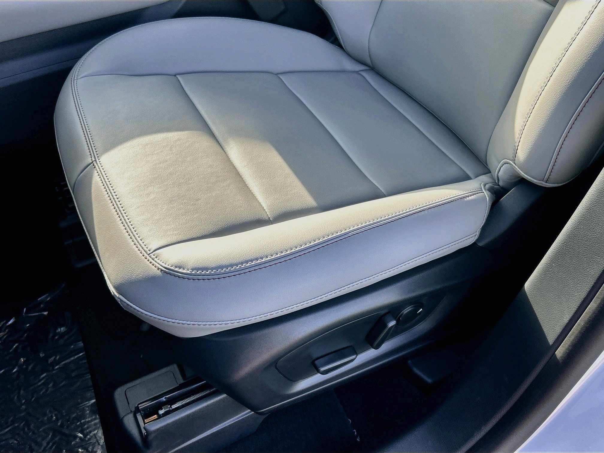 New 2026 Ford Explorer Active w/ Active Comfort Package RWD image 14