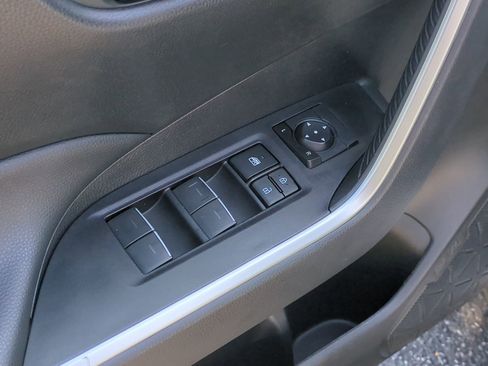 Used 2025 Toyota RAV4 XLE AWD/4WD image 15