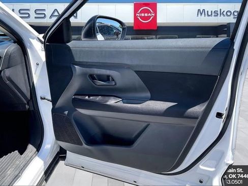 Used 2025 Nissan Kicks S AWD/4WD image 28