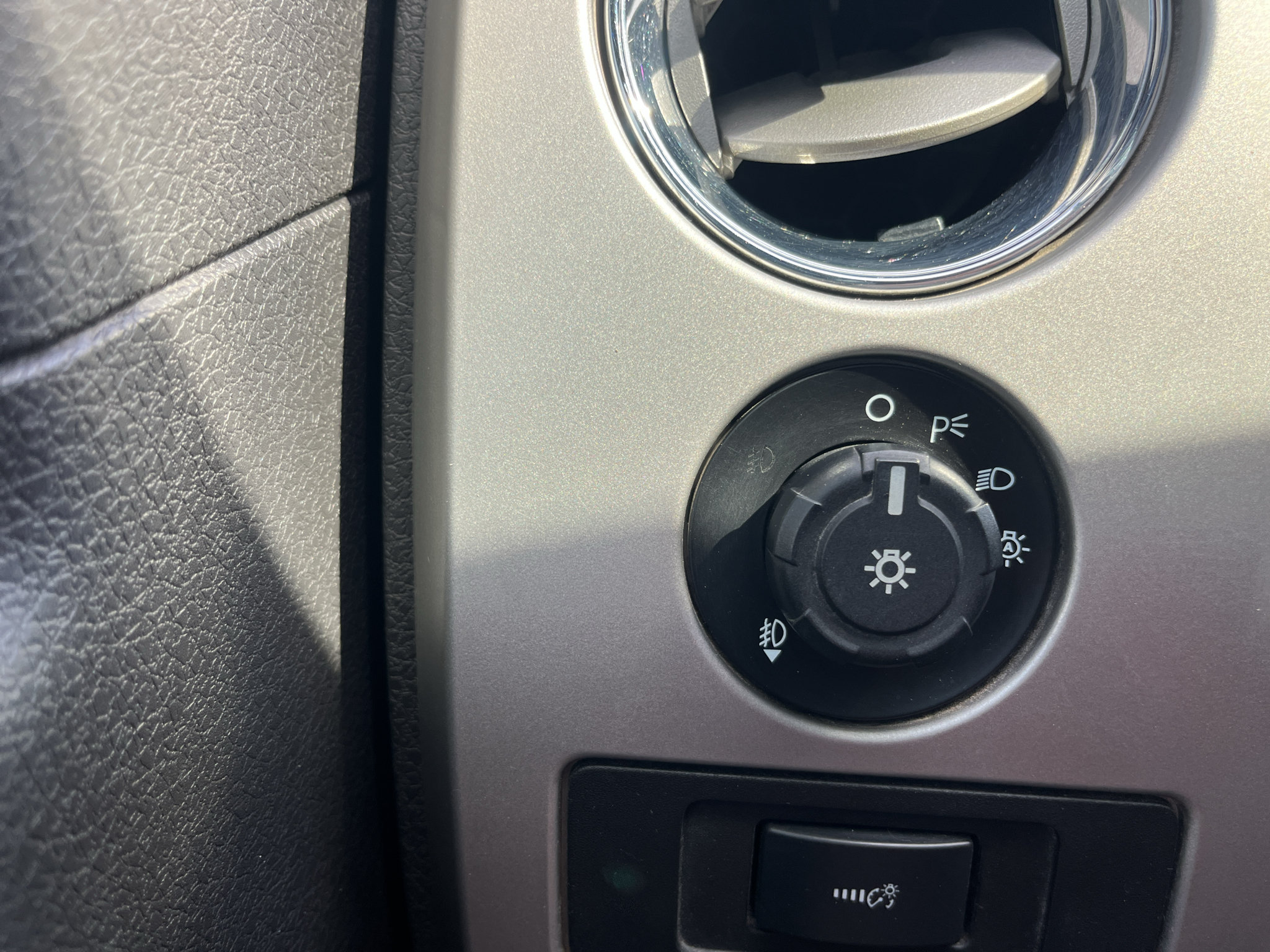 Used 2014 Ford F150 FX4 w/ Equipment Group 402A Luxury AWD/4WD image 14