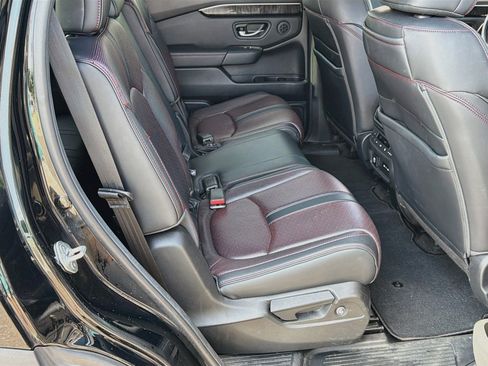 Used 2025 Honda Pilot Black Edition image 30