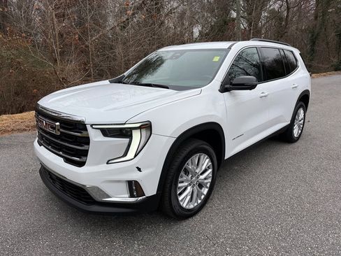 Used 2024 GMC Acadia Elevation image 2