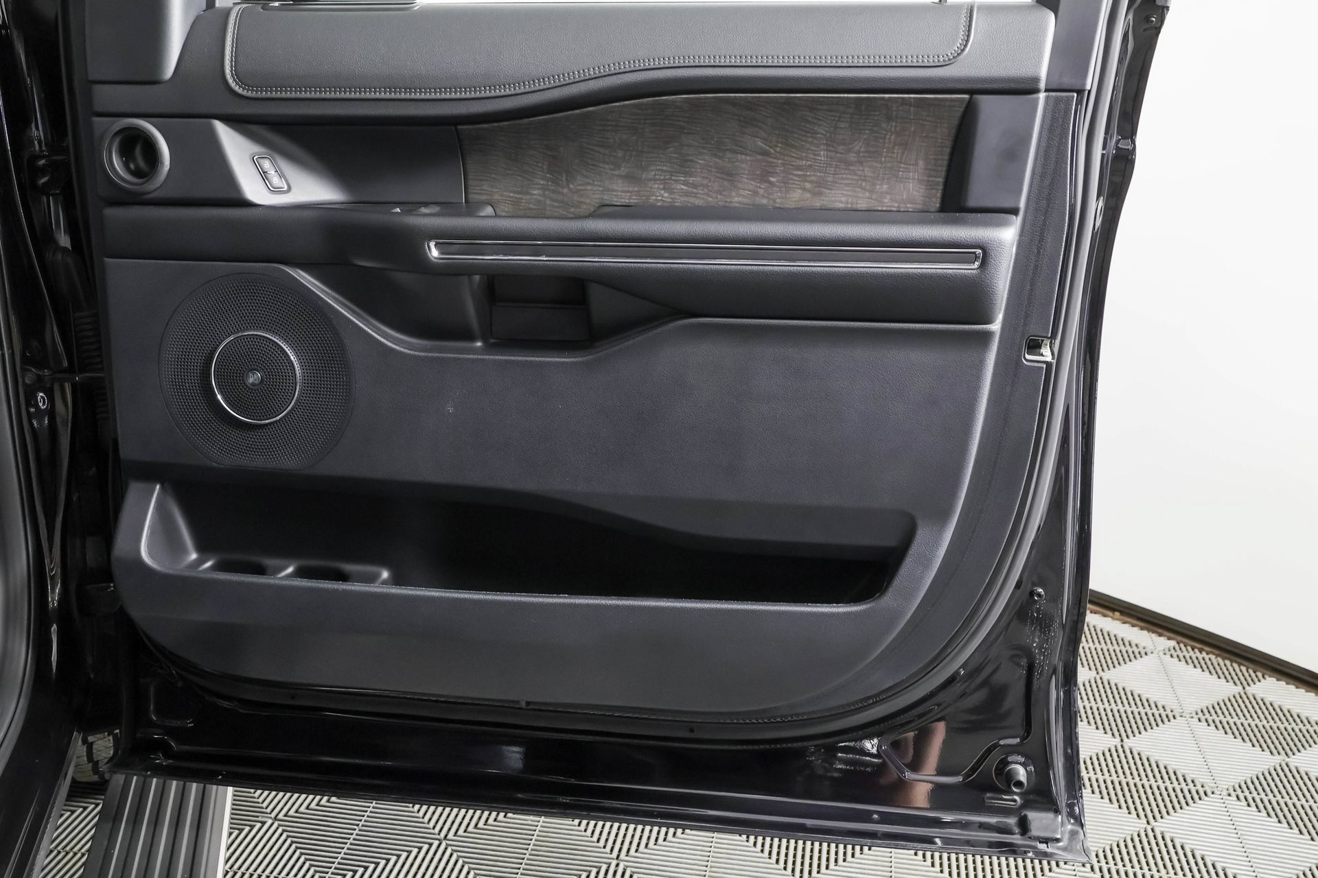 Used 2021 Ford Expedition Limited AWD/4WD image 51