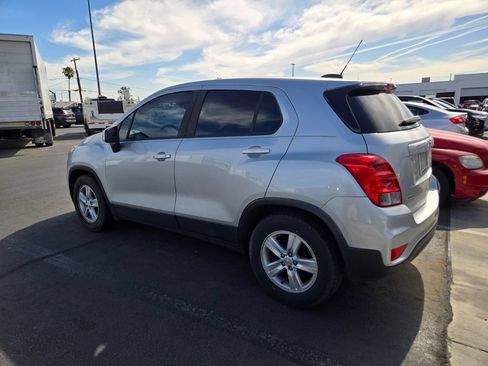 Used 2020 Chevrolet Trax LS FWD image 2