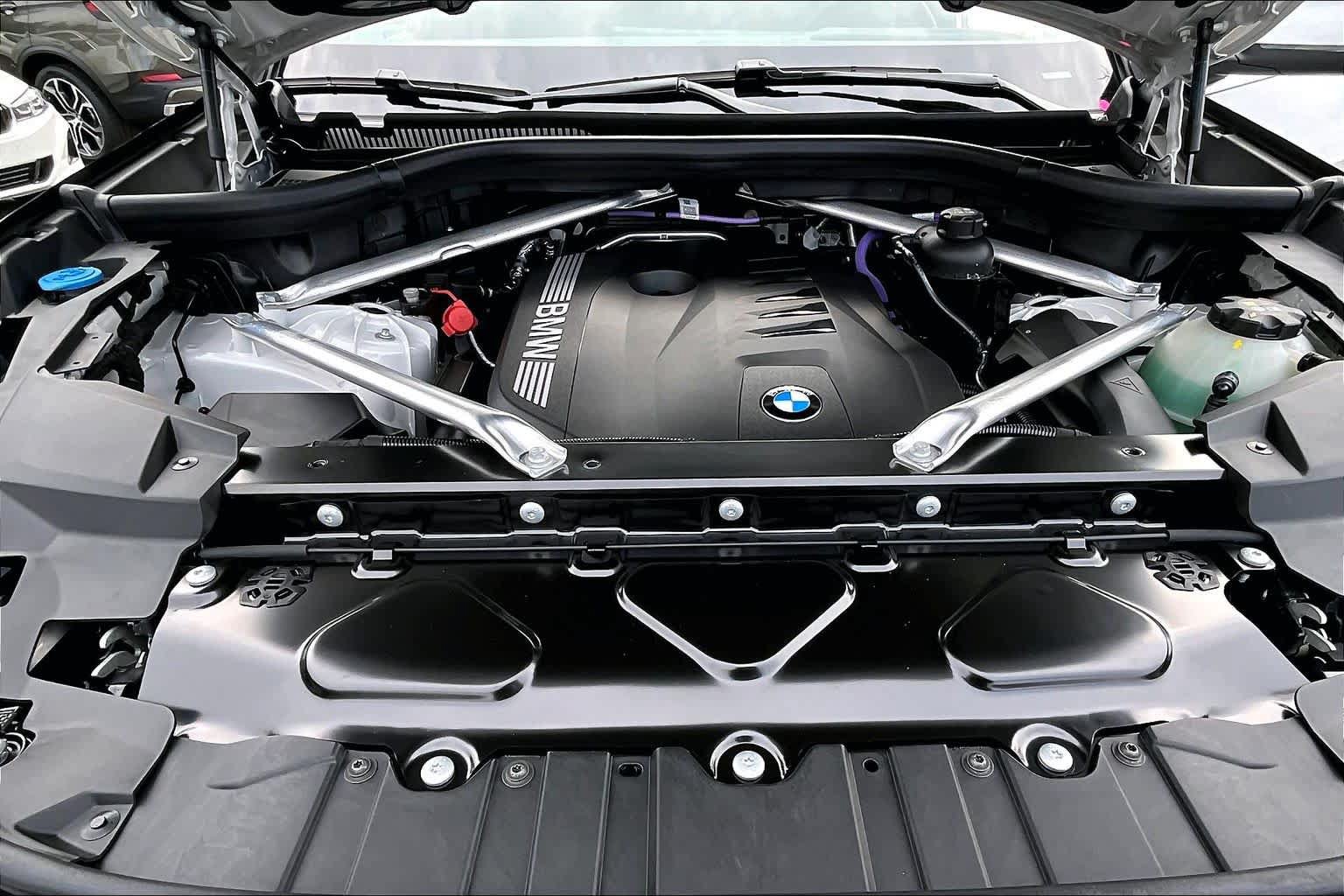 Used 2026 BMW X5 xDrive40i w/ M Sport Package AWD/4WD image 16
