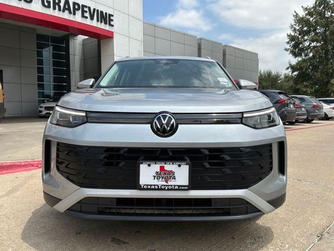 Used 2026 Volkswagen Tiguan SE FWD image 3
