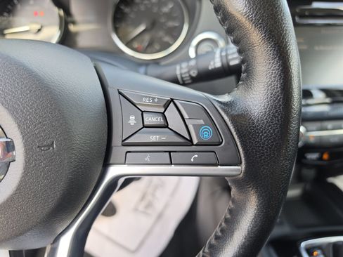 Used 2022 Nissan Rogue Sport SV w/ Technology Package FWD image 30