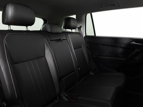 Used 2024 Volkswagen Tiguan SE AWD/4WD image 24