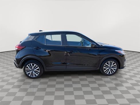 Used 2024 Nissan Kicks SV image 3
