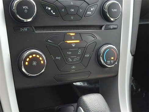 Used 2015 Ford Fusion SE w/ Equipment Group 201A image 16