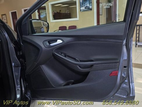 Used 2015 Ford Focus SE FWD image 11