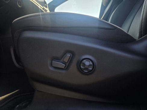 New 2027 Chrysler Pacifica Limited FWD image 12