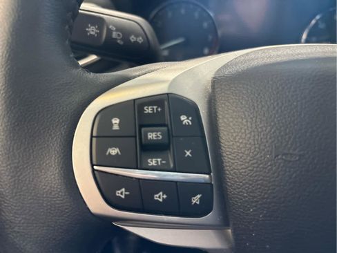 Used 2023 Ford Explorer XLT w/ Equipment Group 202A AWD/4WD image 17