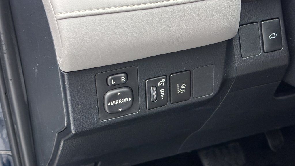 Used 2018 Toyota RAV4 Limited w/ Advanced Technology Package AWD/4WD image 9