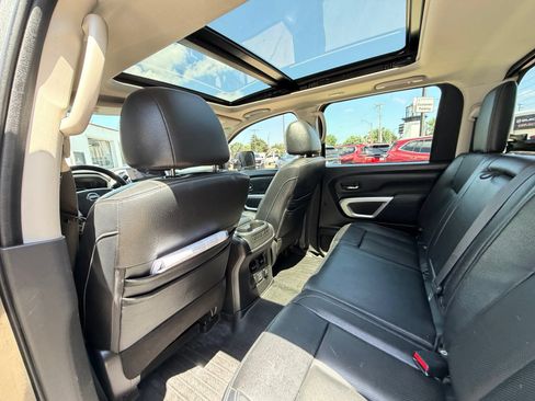 Used 2021 Nissan Titan SL w/ Moonroof Package AWD/4WD image 15