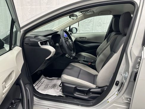 Used 2025 Toyota Corolla LE image 10