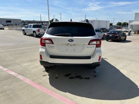 Used 2017 Subaru Outback 2.5i Limited AWD/4WD image 7