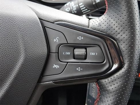 Used 2024 Chevrolet Trax RS w/ Sunroof Package image 23