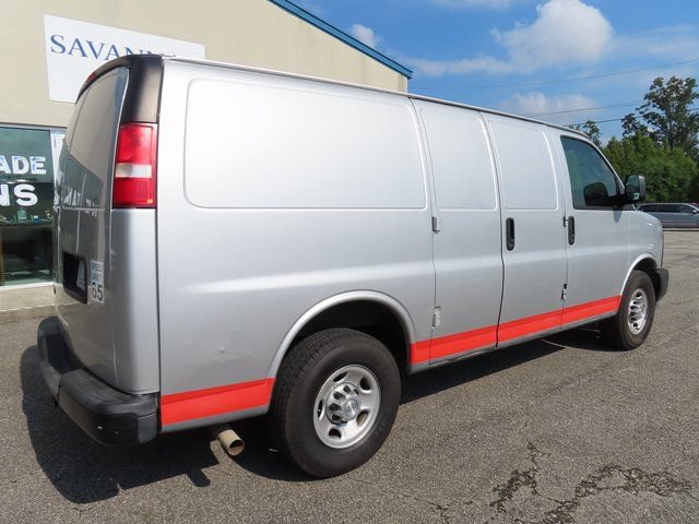 Used 2017 Chevrolet Express 2500 RWD image 4